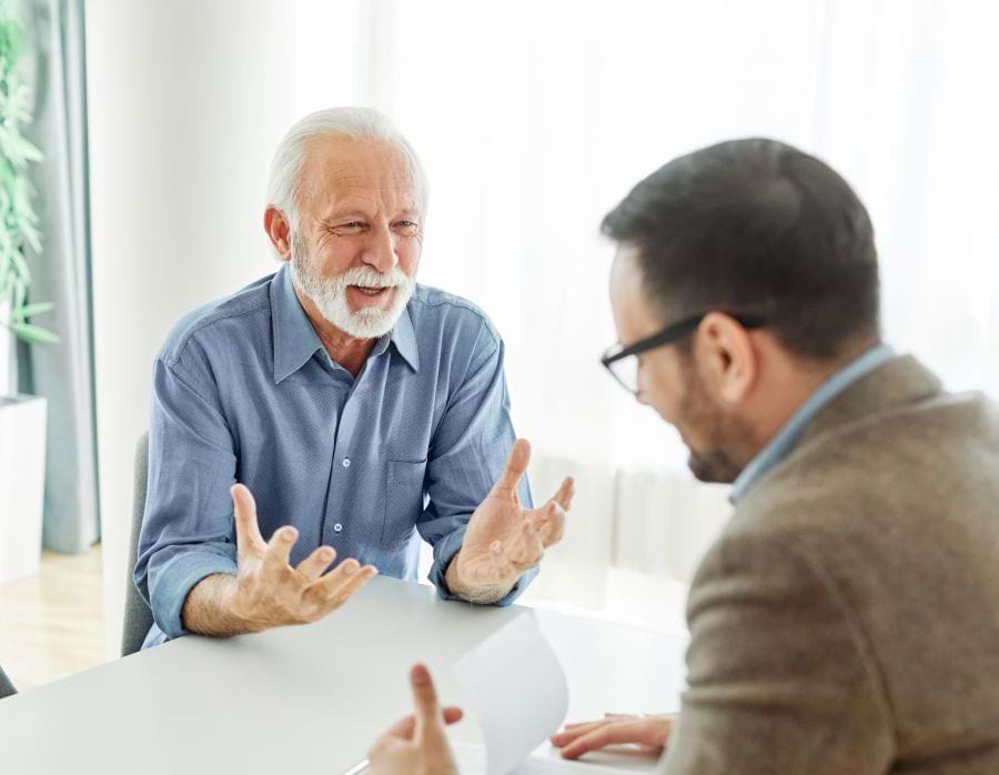 Single adult meeting with estate planning lawyer